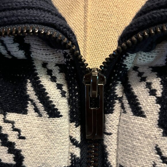 Navy Blue and White Quilted Knit Vest Size XL - Picture 5 of 6